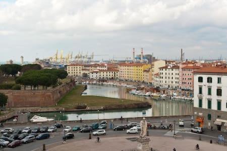 mansarda pieno centro Livorno Exterior foto